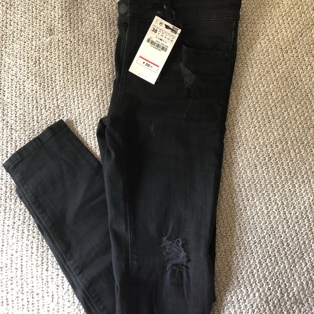 NWT Zara woman distressed black skinny jeans